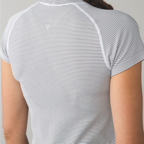 🍋 Lululemon Run: Swiftly Tech Short Sleeve Crew Size 8 - Picture 7 of 9